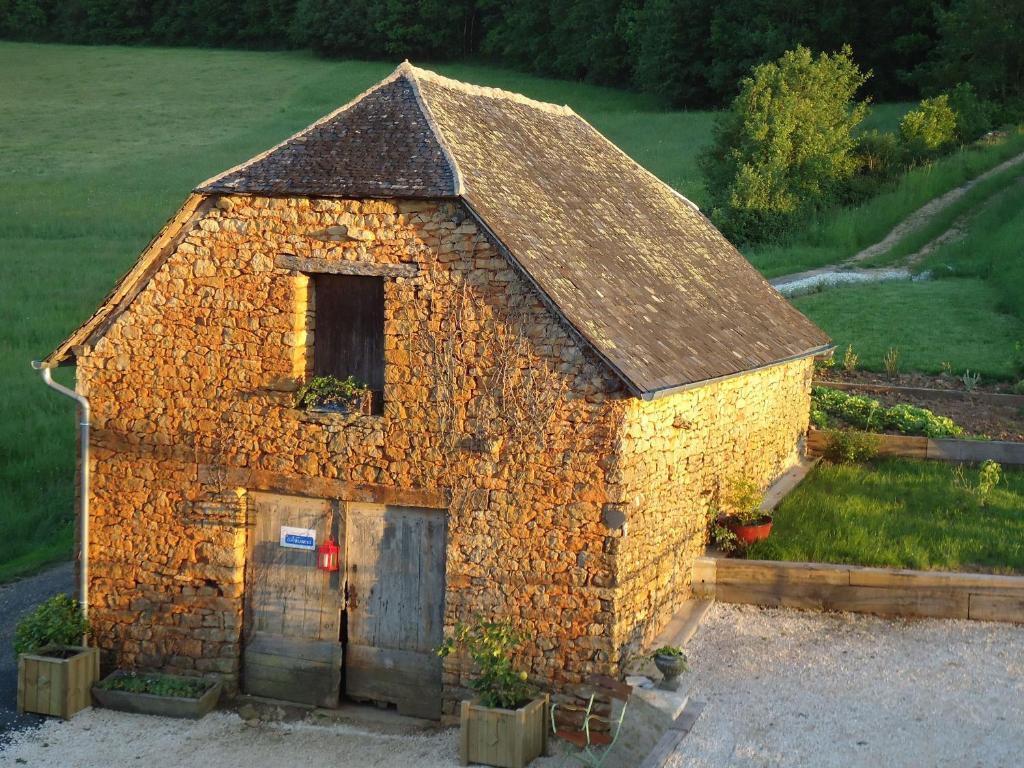 Maison D'Hotes La Maison De Leopold Terrasson-Lavilledieu Exterior photo